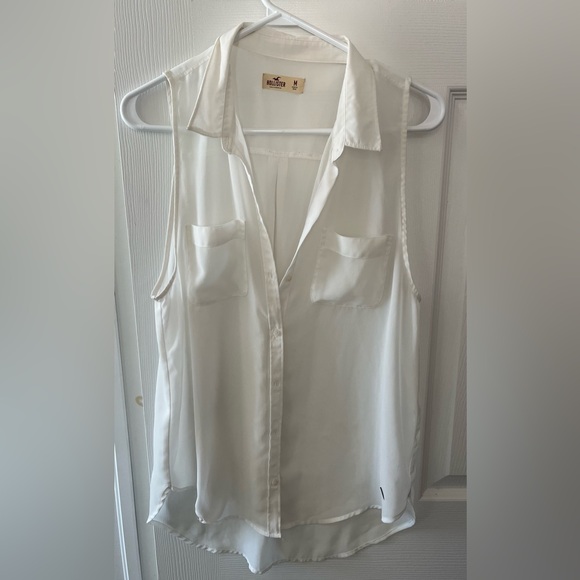 Hollister Tops - 🤍 Hollister Sleeveless Button-Up Blouse – Size M 🤍